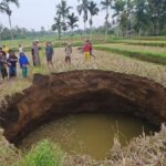 Sinkhole Raksasa
