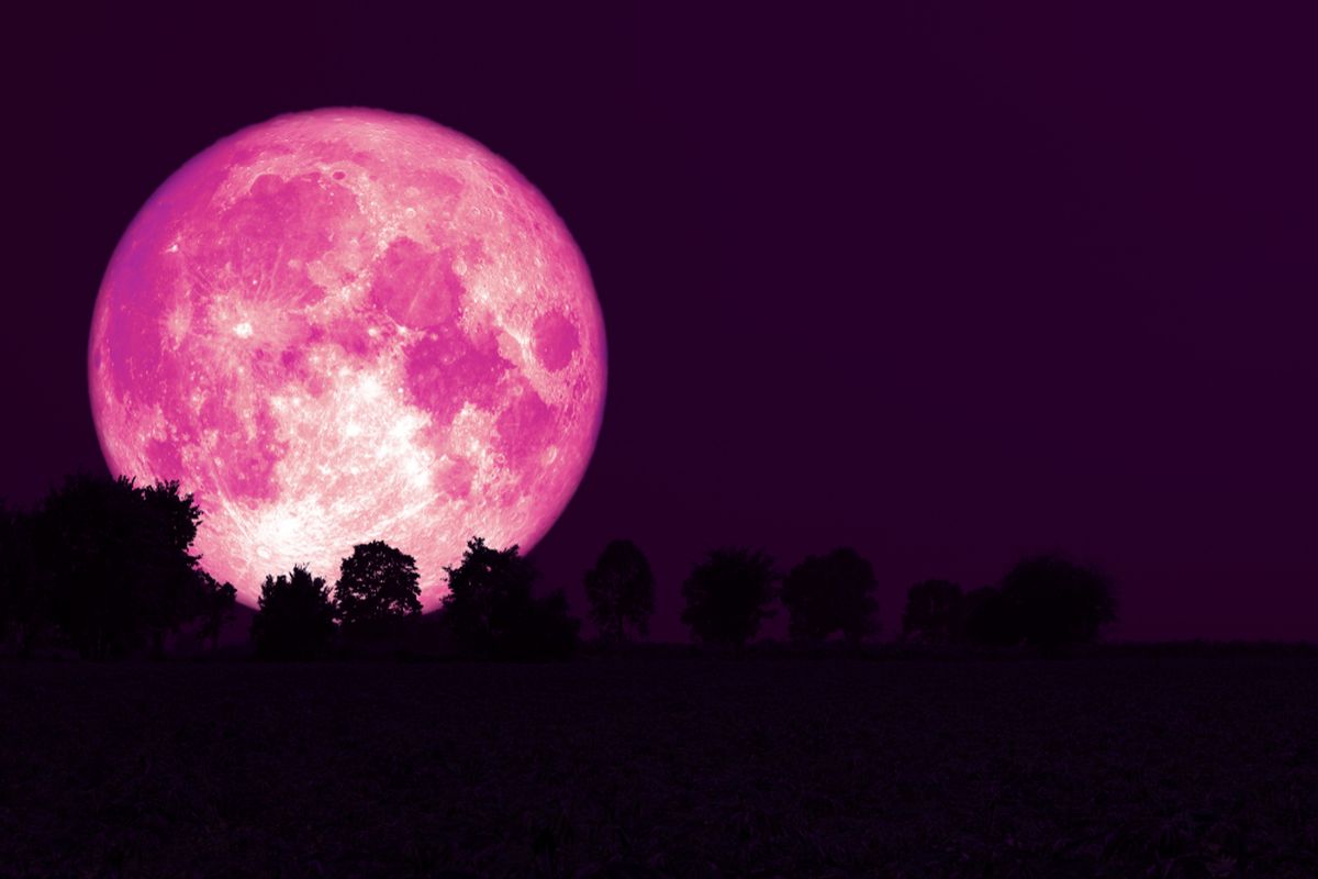 Fenomena Strawberry Moon