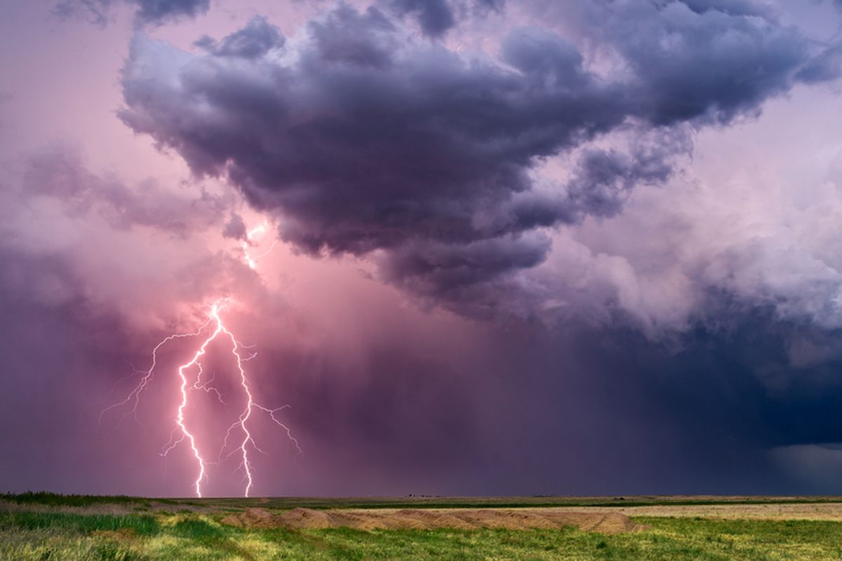 Badai Petir Kencang